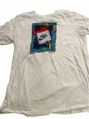 Nike The Nike Tee Graphic Logo Shirt - Boys XL